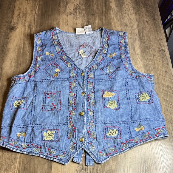 Bobbie Brooks Jackets & Blazers - Vintage Cottagecore Bobbie Brooks Denim Vest with Floral Embroidery